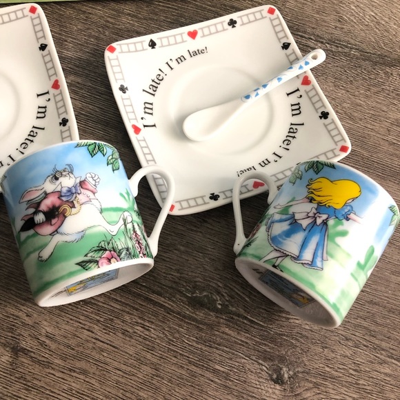 Alice in Wonderland Tea Set for 2 - Picture 2 of 8